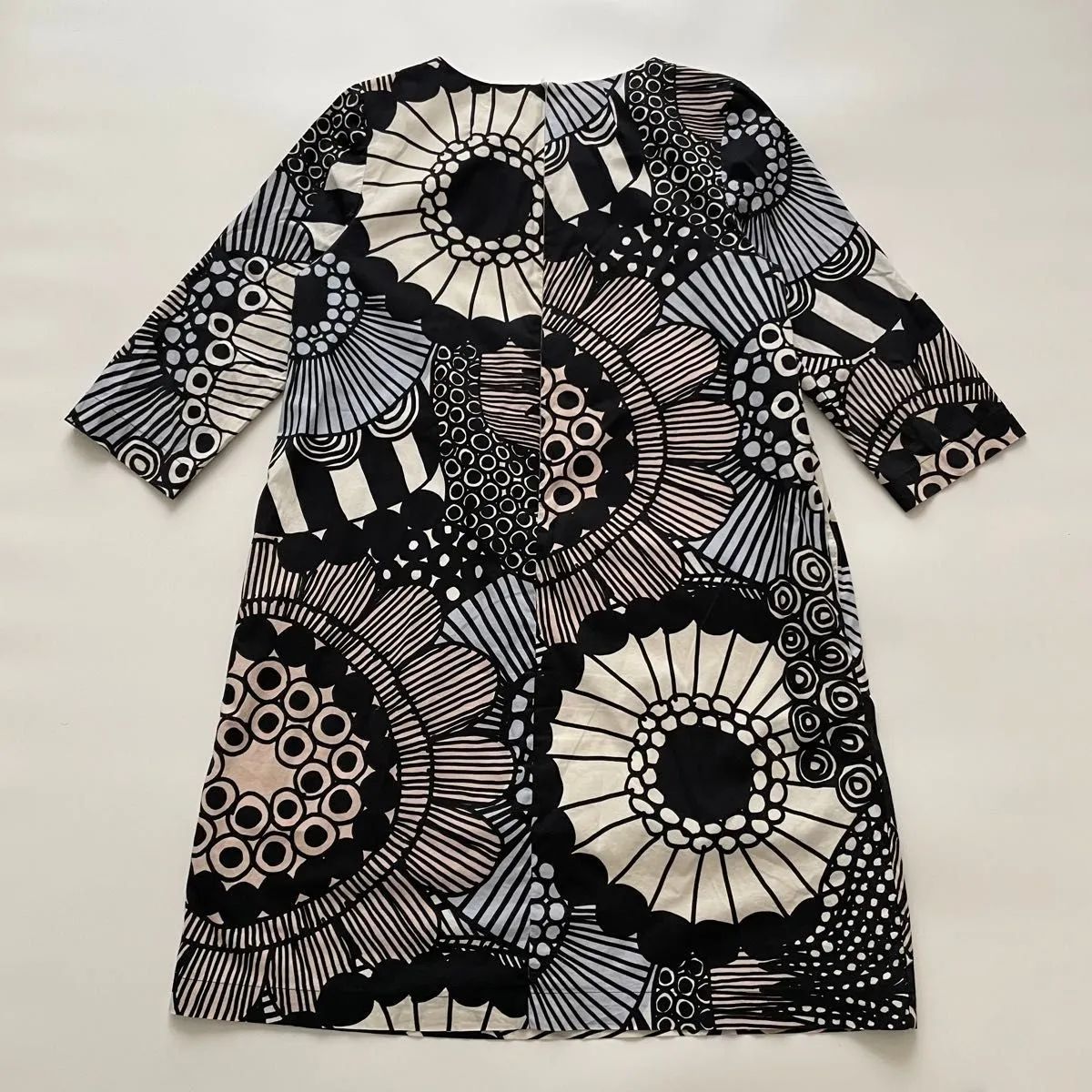 マリメッコ　ワンピース　パプリカ柄　L マリメッコ シイルトラプータルハ ワンピース 38 marimekko - メルカリ