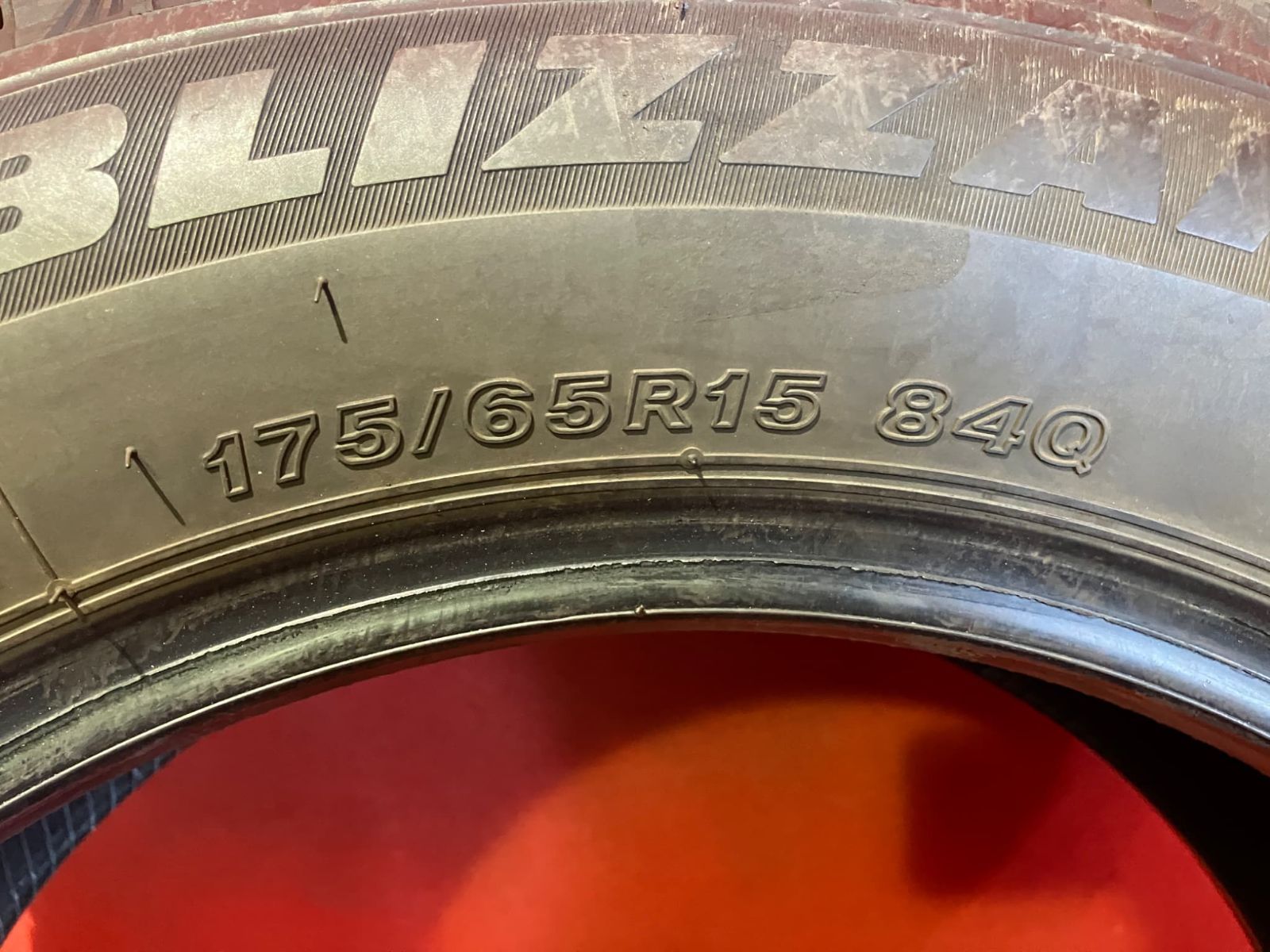 中古スタッドレスタイヤ【175/65R15 BRIDGESTONE VRX3】 4本SET - メルカリ