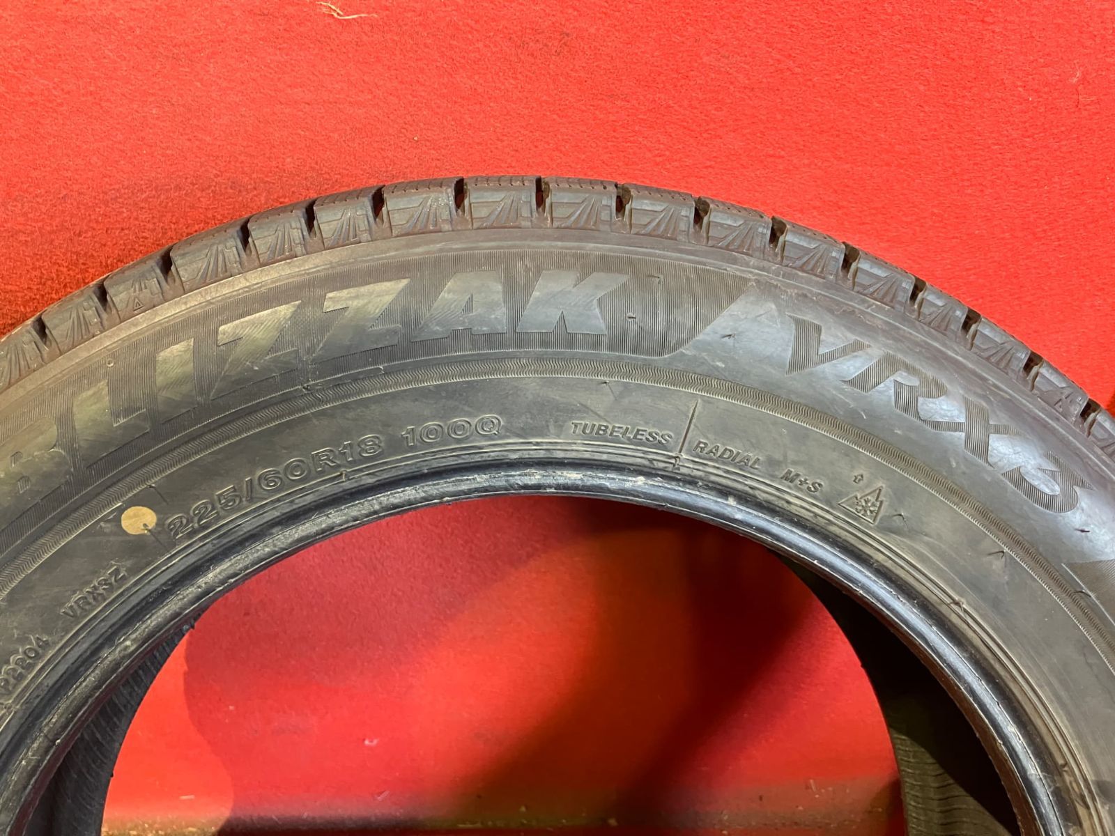 中古スタッドレスタイヤ【225/60R18 BRIDGESTONE VRX3】 4本SET - メルカリ