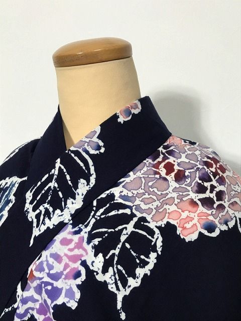 【中古】Mサイズ 浴衣 綿 濃紺地に紫陽花模様 身丈長め