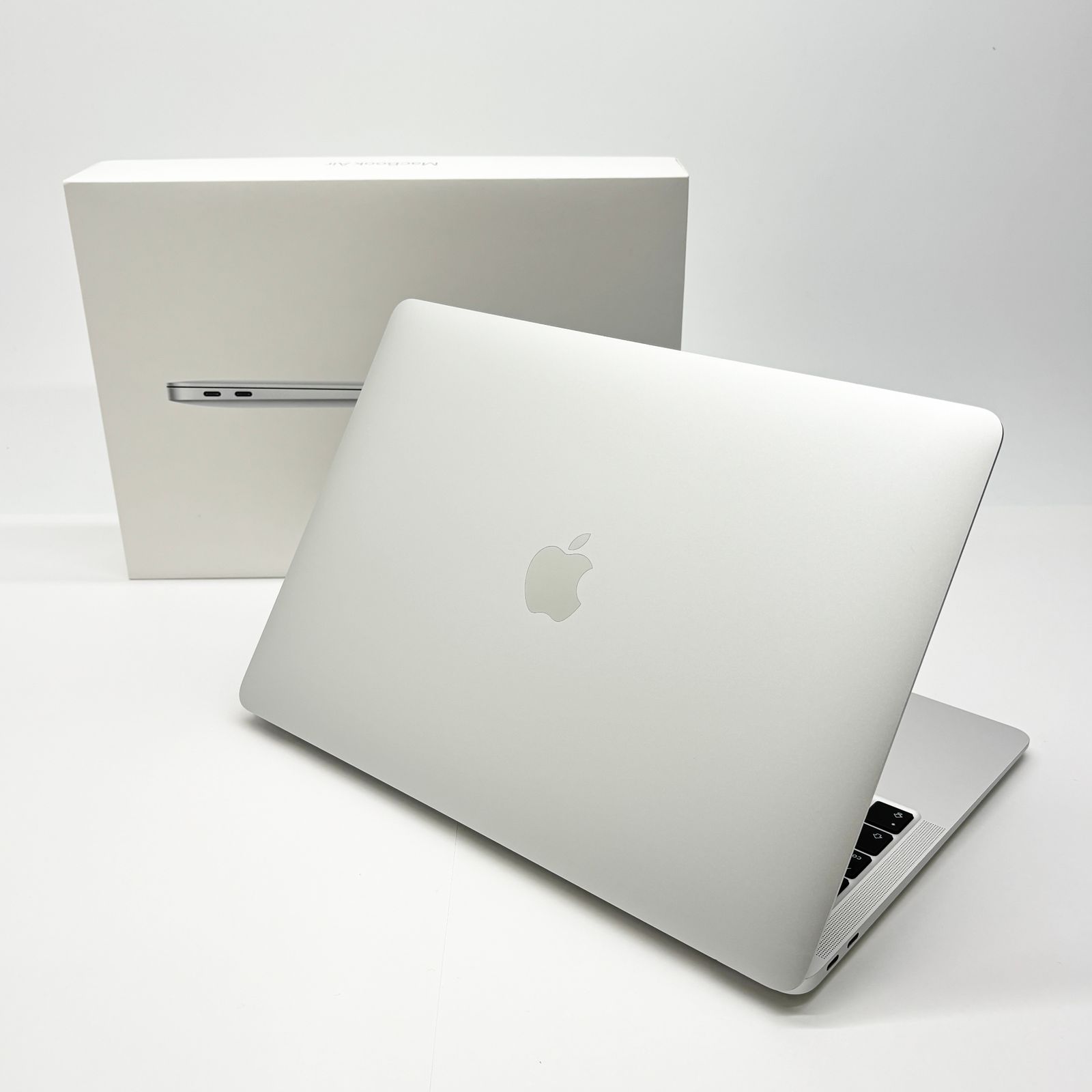 Apple MacBook Air 2020 13インチ M1 16GB 512GB バッテリー最大容量96%【C8131-80】