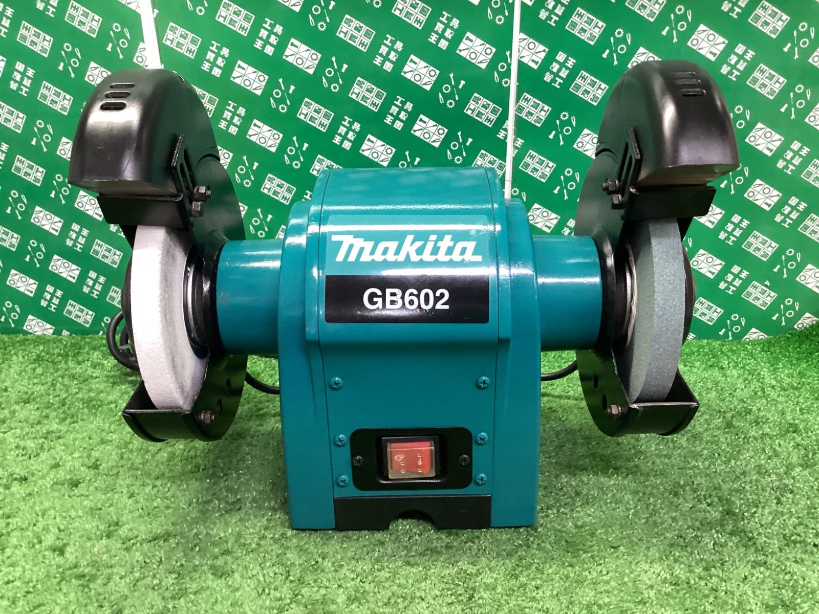【美品】makita(マキタ) 150ｍｍ　卓上グラインダ GB602 　/　 ITKTDEDN5ICK