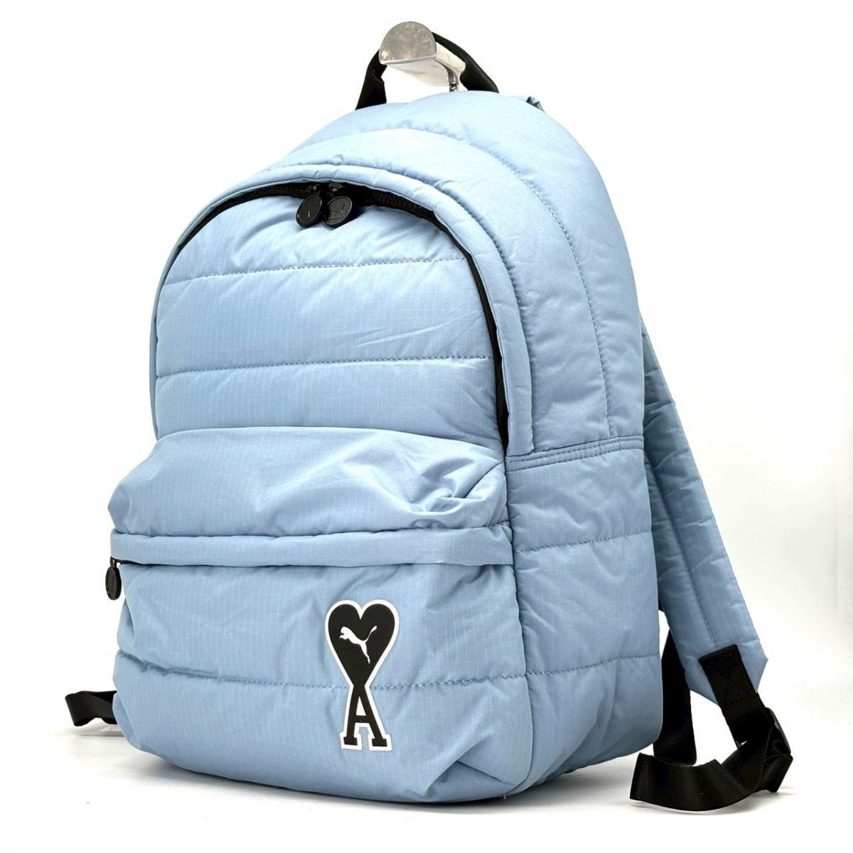 PUMA×AMIコラボBackpack水色 軽やかに街を歩く】 AMI PARIS × PUMA キルティングリュック ロゴ