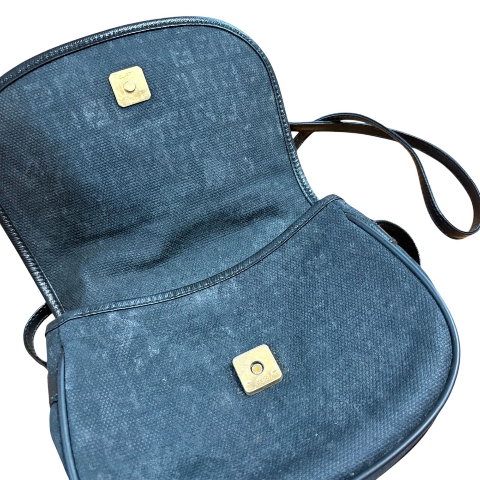 FENDI　フェンディ　ショルダーバッグ　ポシェット　ズッカ　ズッキーノ FENDI フェンディ ショルダーバッグ ブラック イタリア製 ヴィンテージ
