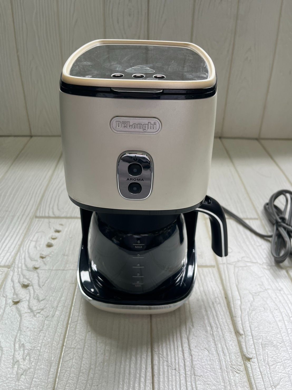DeLonghi デロンギ DISTINTA ICMI011J-W ドリップコーヒーメーカー ホワイト