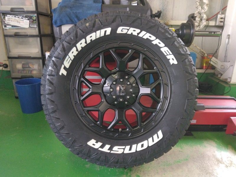 新品 4本 ランドクルーザー ランクル 300 250 タイヤホイール モンスタ タイヤ テレーングリッパー 265/70R17 17インチ InFerno