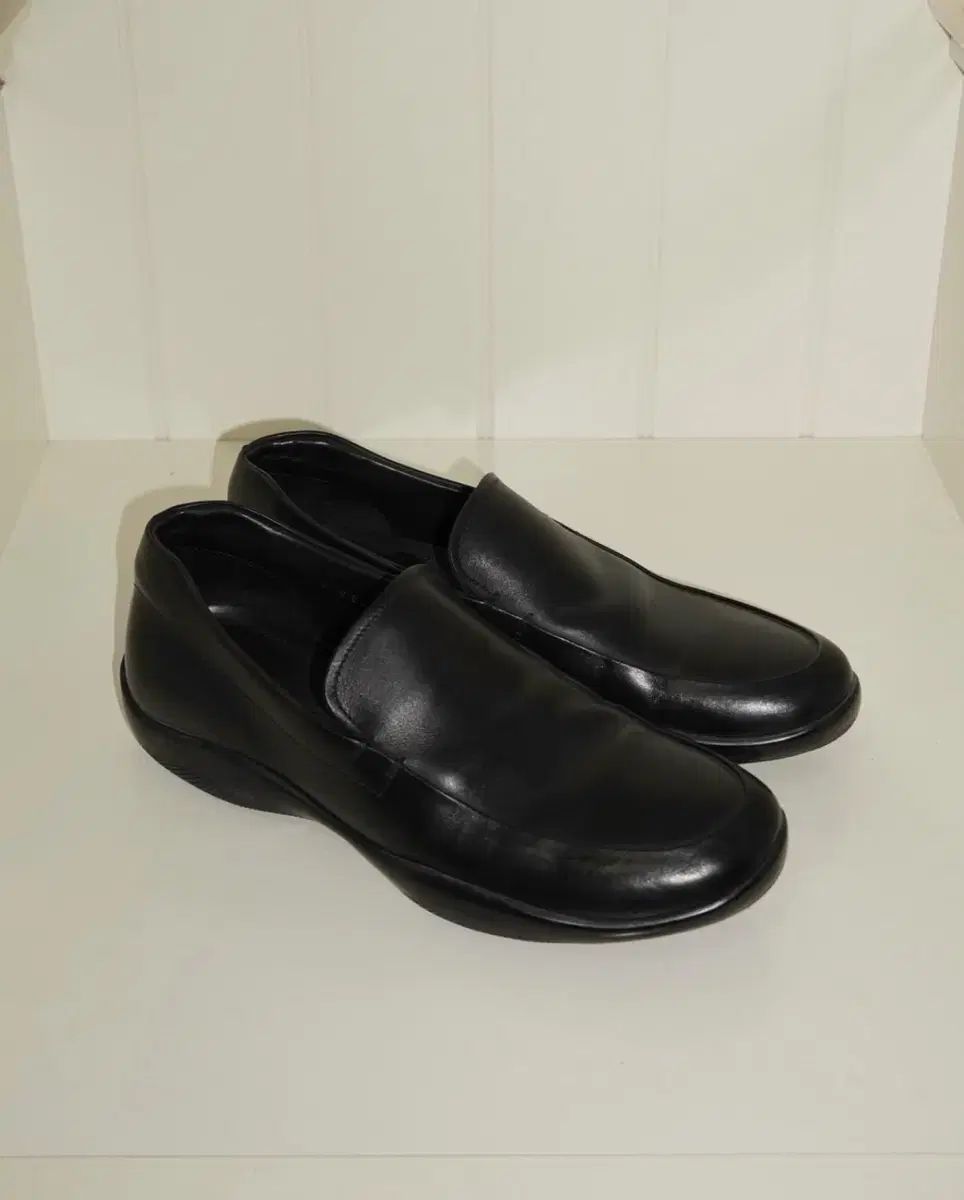 PRADA スリッポン ローファー