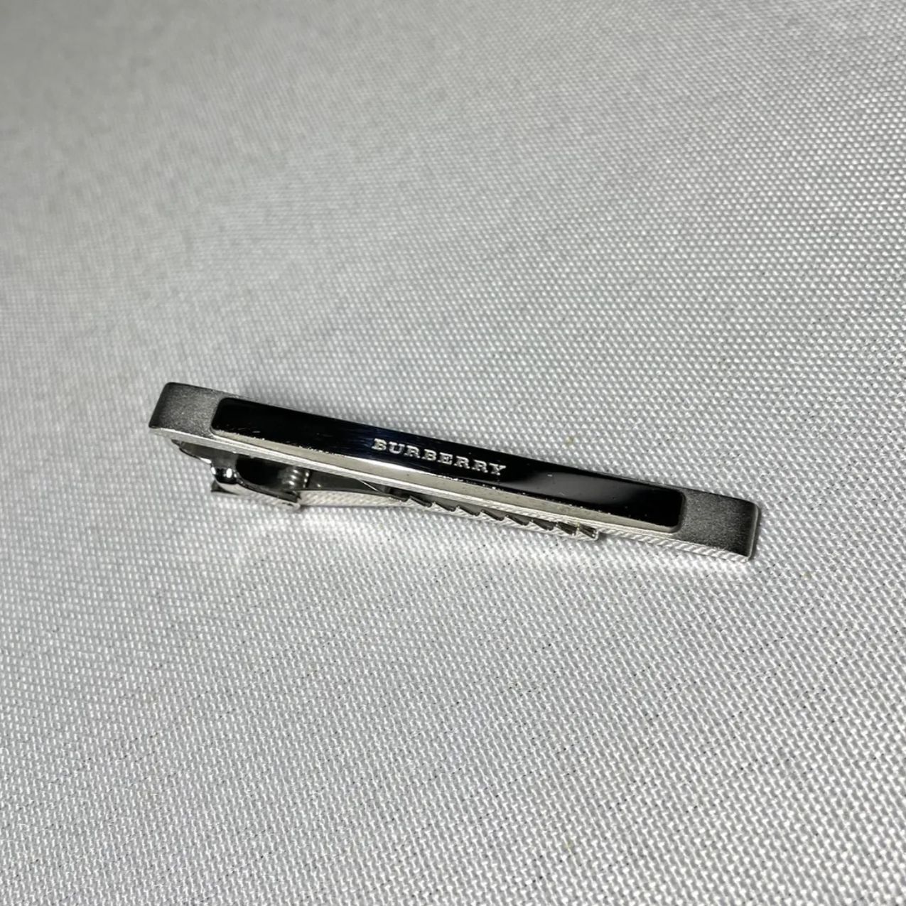 希少 BURBERRY バーバリー ブランドロゴ文字 鏡面&艶消し シルバー