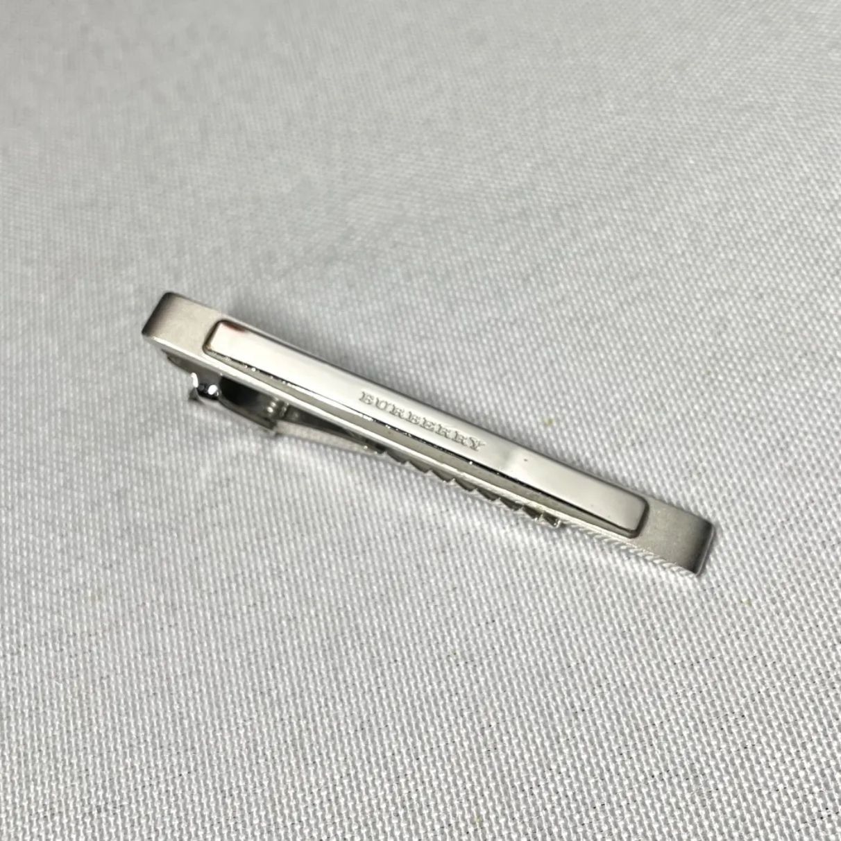 希少 BURBERRY バーバリー ブランドロゴ文字 鏡面&艶消し シルバー