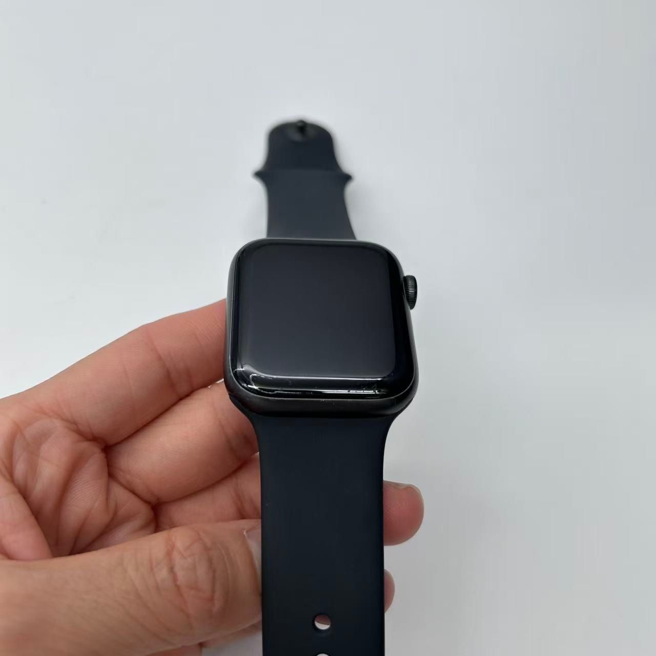 Apple Watch SE 44mm ブラック 中古 Cランク - メルカリ