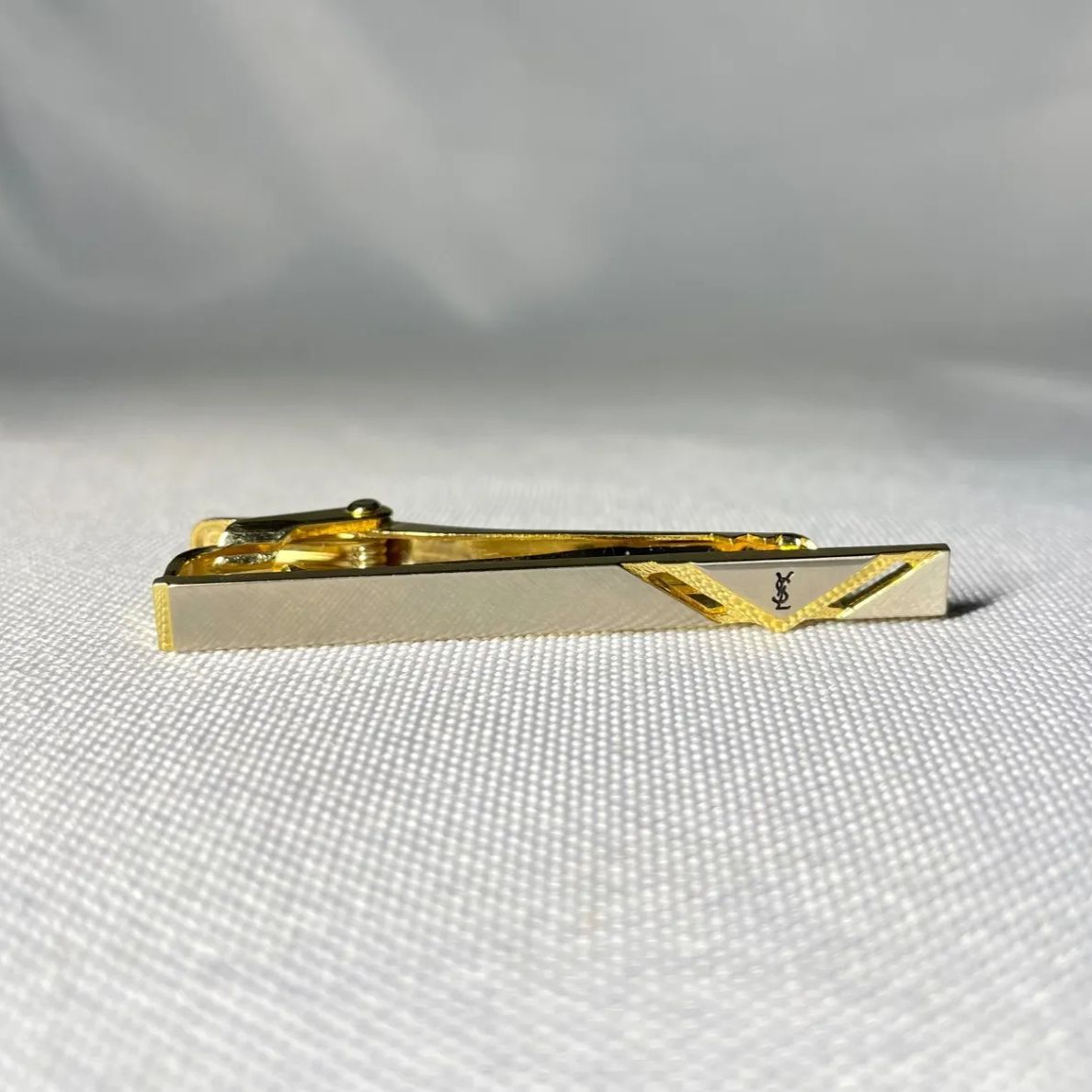 美品 廃盤 YVES SAINT LAURENT イヴサンローラン YSLロゴ 艶消しシルバー&ゴールド ヴィンテージ ネクタイピン タイピン タイバー