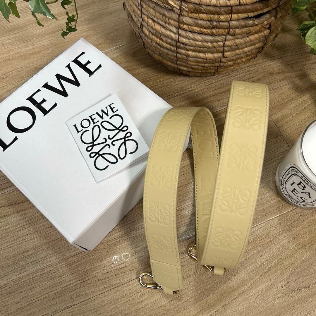 LOEWEロエベショルダーストラップ　ロゴアナグラム　オールレザーバッグチャーム