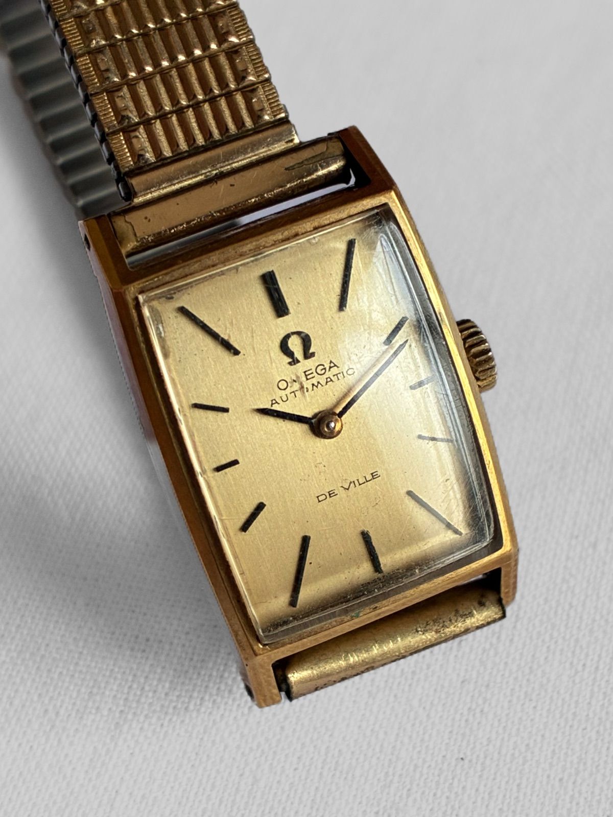 【稼働品⌚️】OMEGA オメガ DE VILLE デビル 自動巻き レクタングル ゴールド文字盤 レディース　ヴィンテージ　ダメージあり