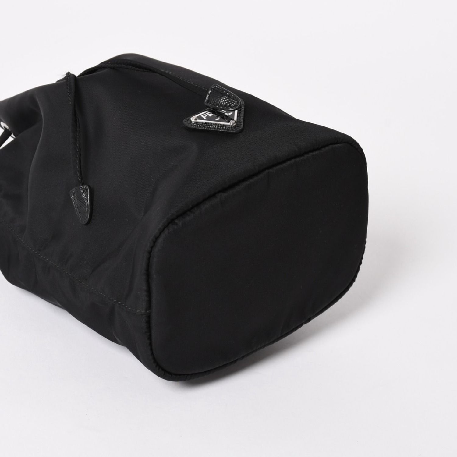 極美品 PRADA プラダ Re-Nylon 巾着型ポーチ 1NS369 トライアングル
