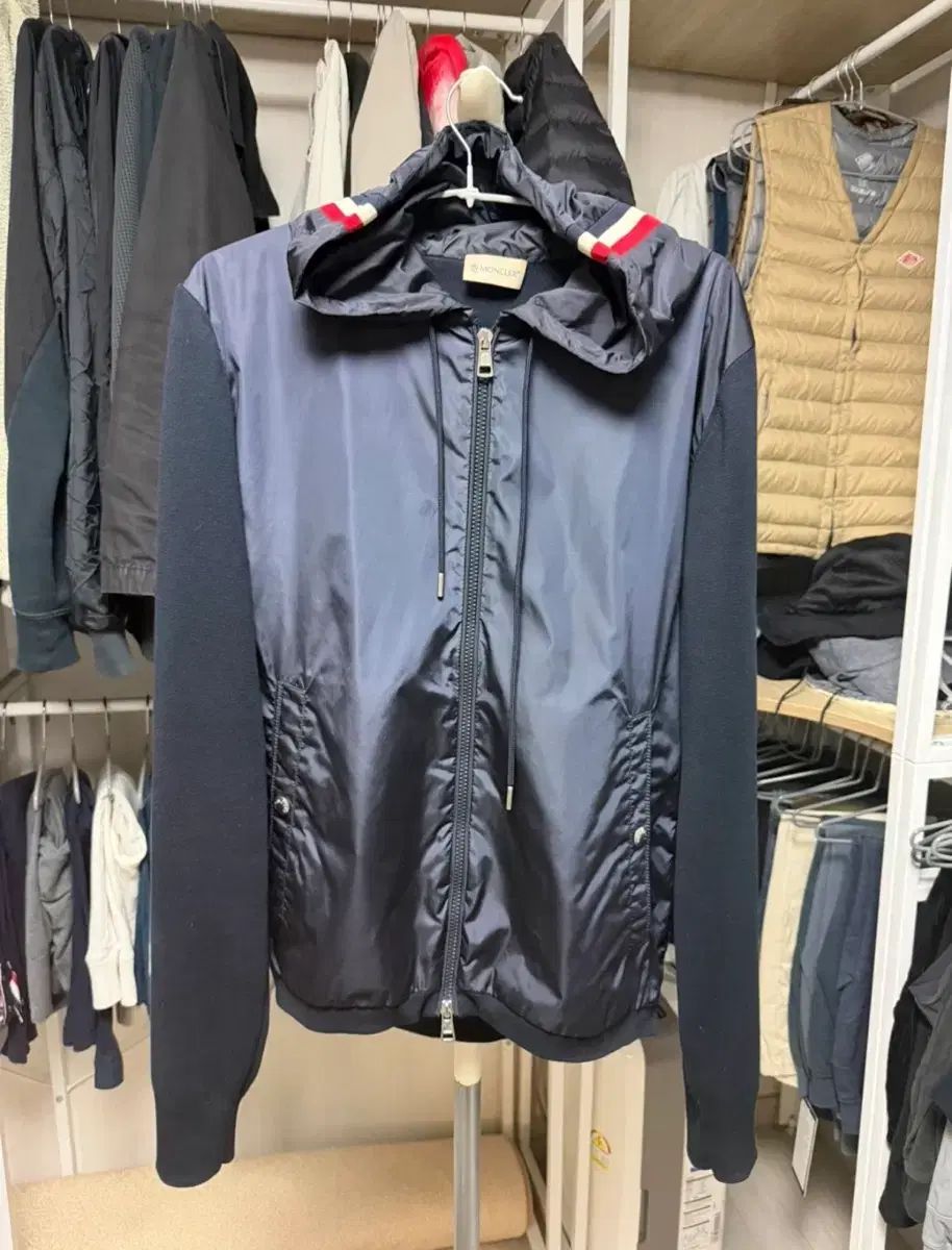 MONCLER(モンクレール) フード ジップアップ ネイビー