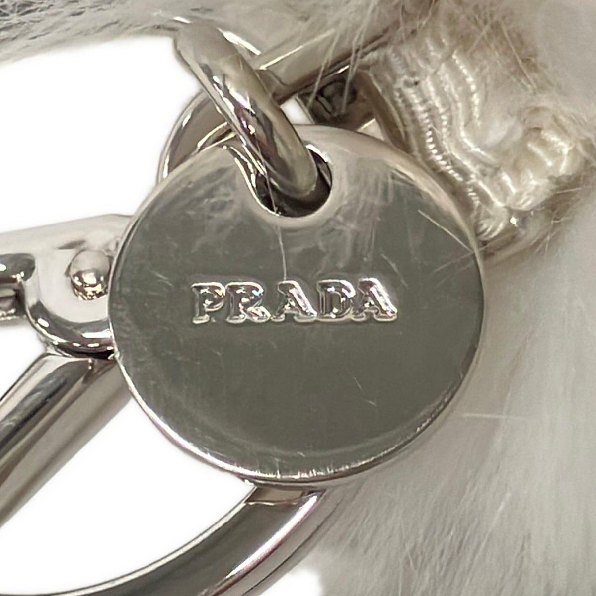 PRADA(プラダ) キーホルダー(チャーム)美品 - アイボリー×白 ベア 