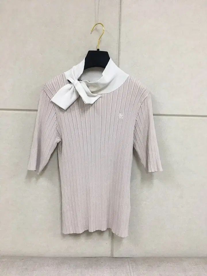 23年 フェアライアー 正規品 ゴルフ スカーフネック ベイ・ジンソル ニット 半袖Tシャツ ベージュ