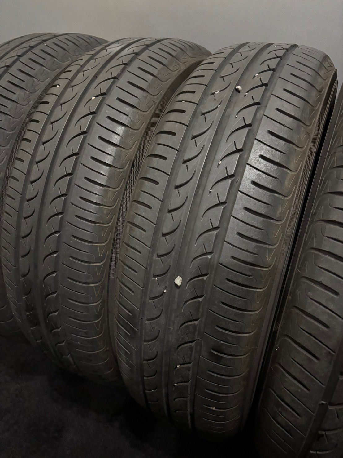 ★倉庫保管品 175/65R15 YOKOHAMA/BluEarth 18年製 夏タイヤ サマータイヤ 4本 ヨコハマ ブルーアース アクア ヤリス フィット (3-M613)