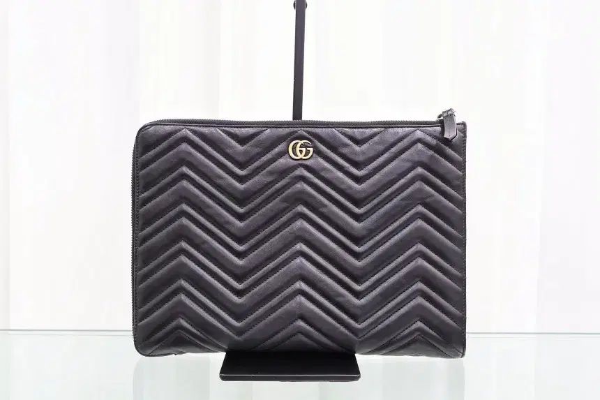 グッチ GGマーモント マトラッセ 523397 クラッチバッグ ブラック ゴールド