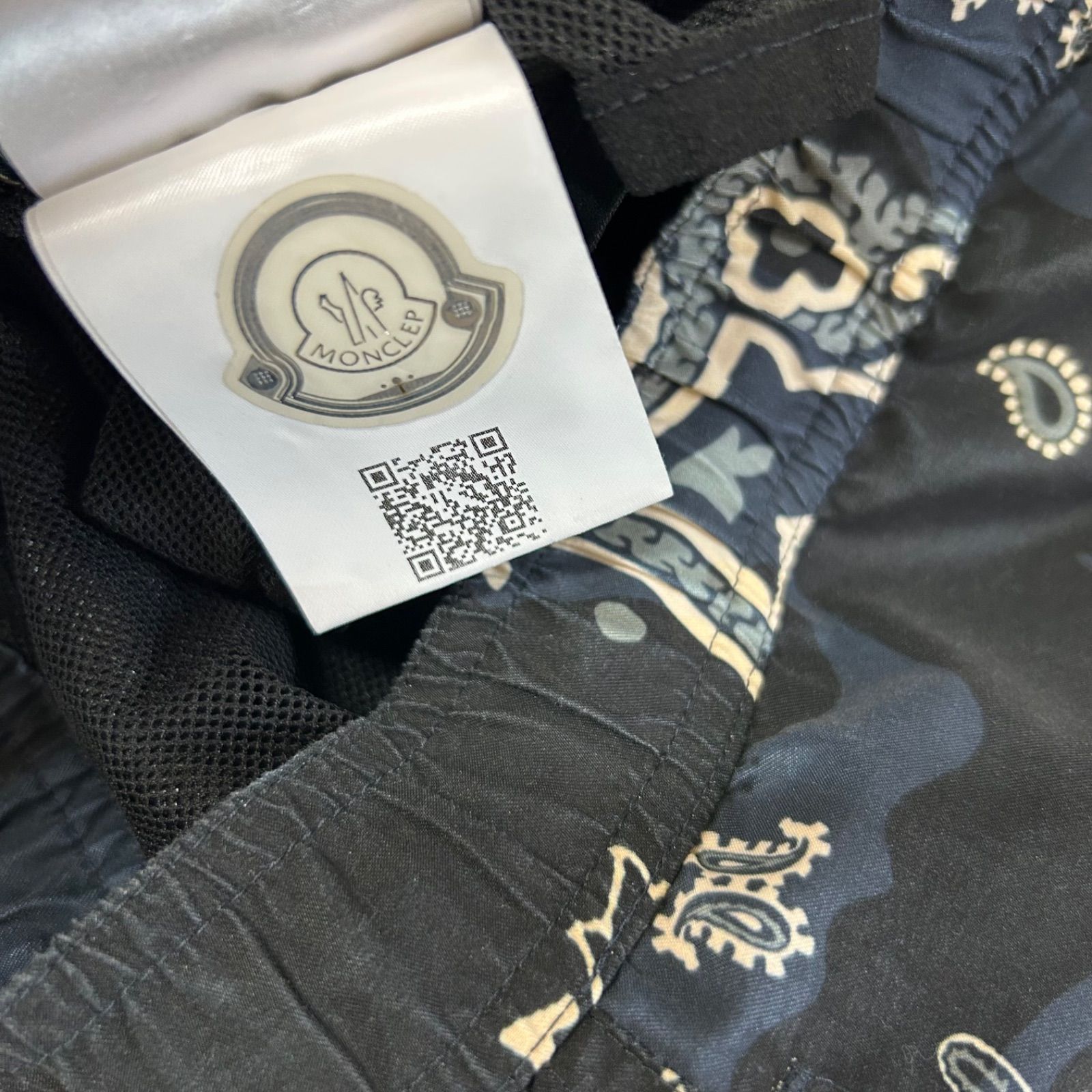 極美品】 MONCLERモンクレール ハーフパンツ ショートパンツペイズリー