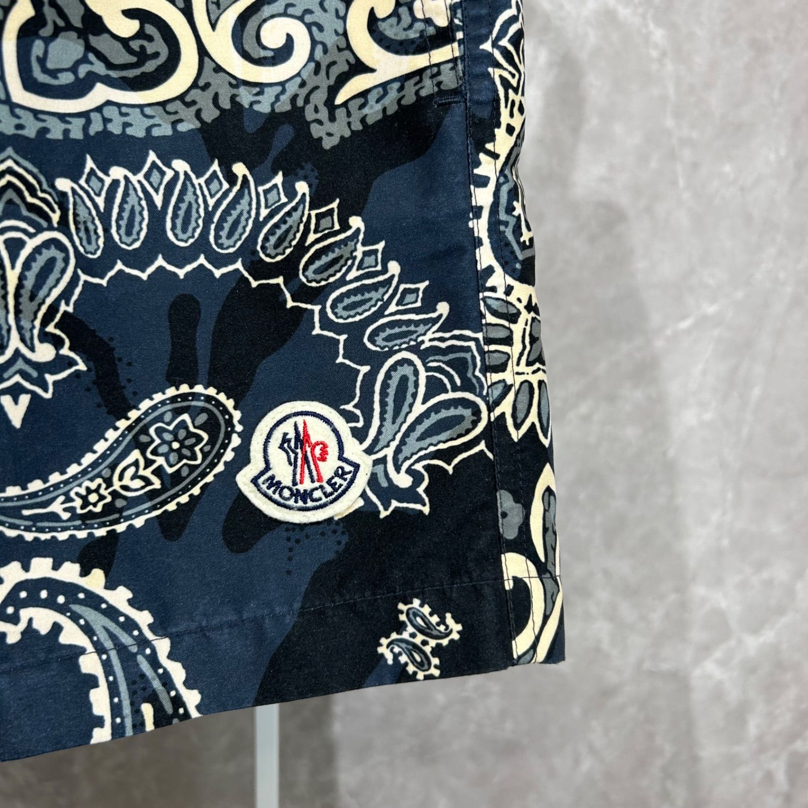 極美品】 MONCLERモンクレール ハーフパンツ ショートパンツペイズリー