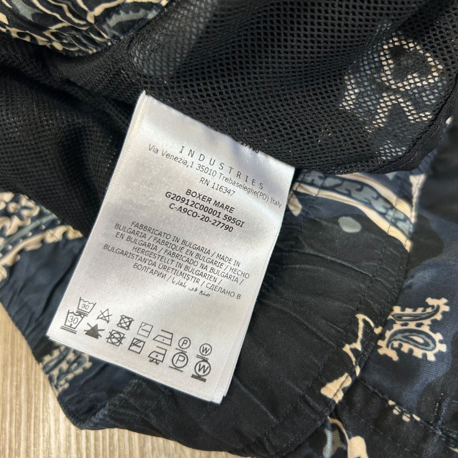 極美品】 MONCLERモンクレール ハーフパンツ ショートパンツペイズリー