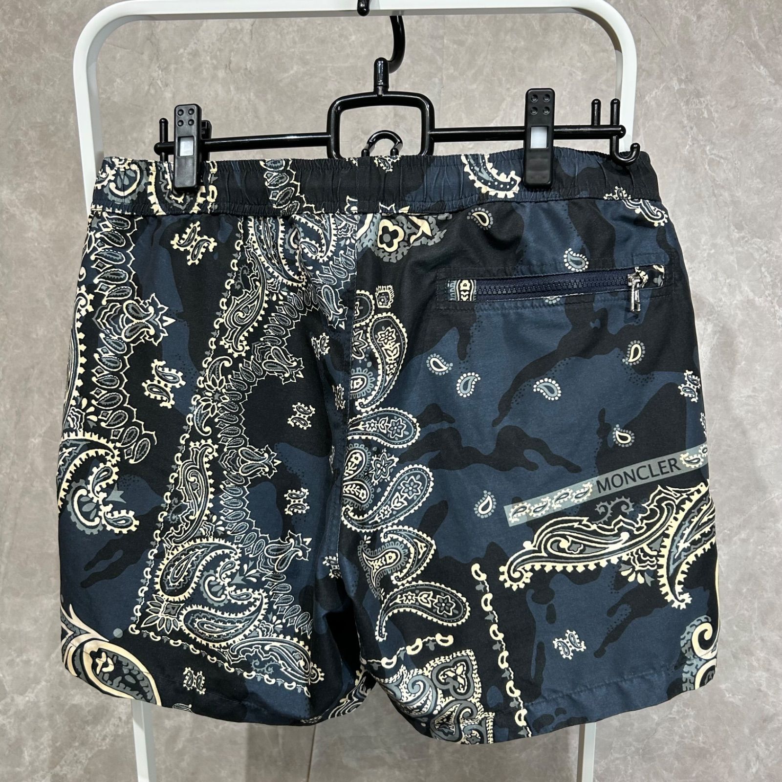 極美品】 MONCLERモンクレール ハーフパンツ ショートパンツペイズリー