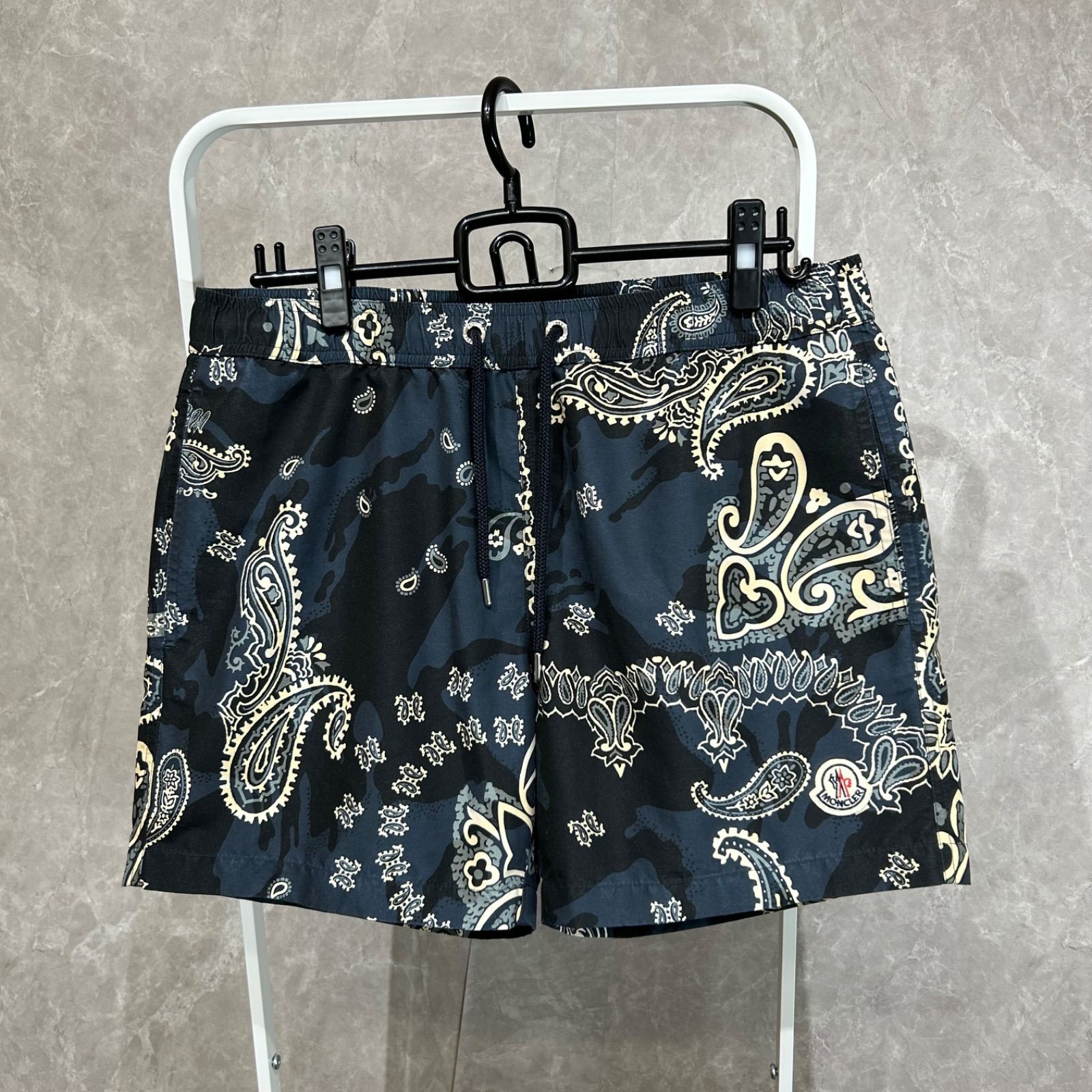 極美品】 MONCLERモンクレール ハーフパンツ ショートパンツペイズリー