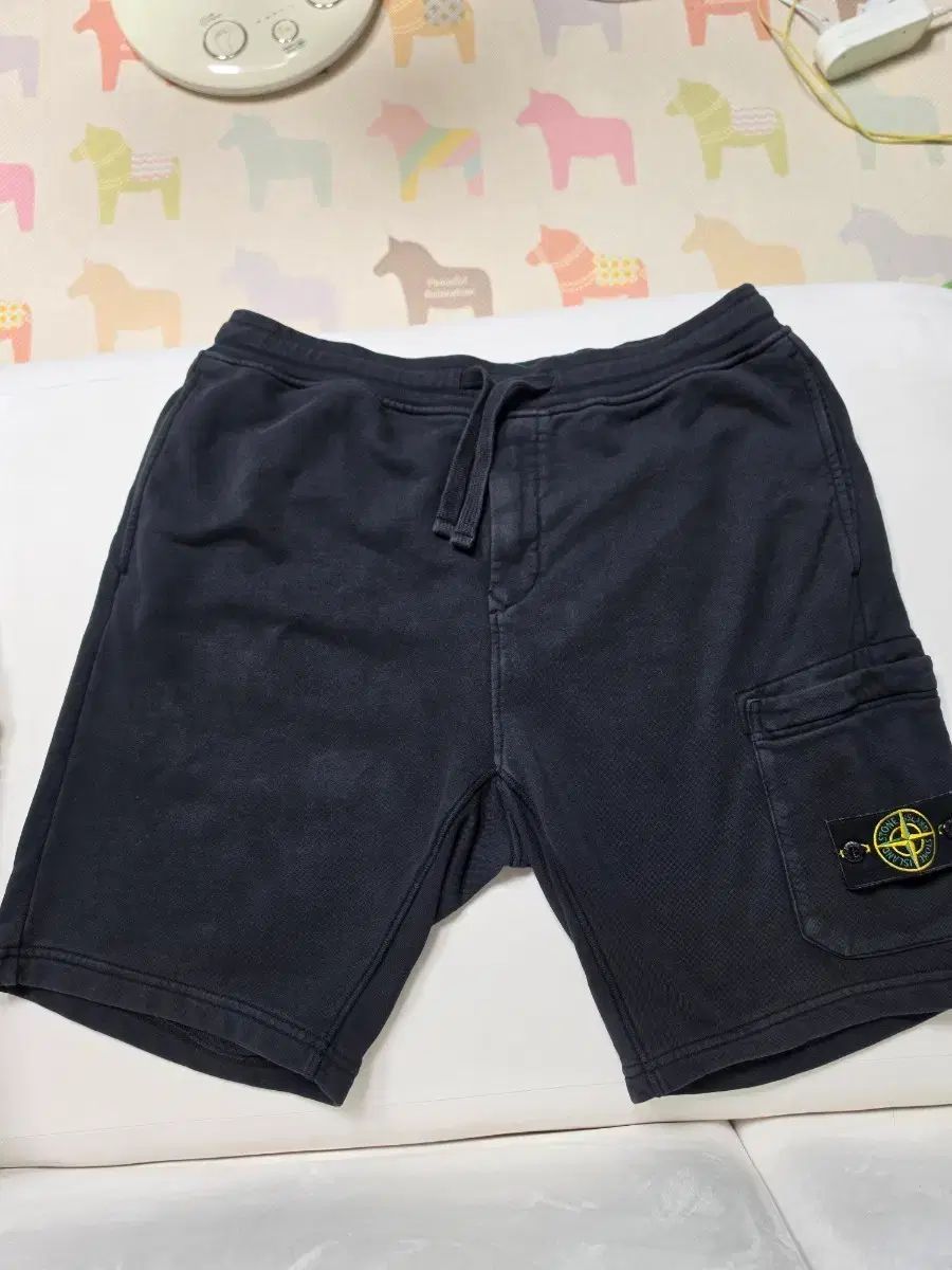 STONE ISLAND ストーンアイランド ブラック カーゴ ハーフパンツ
