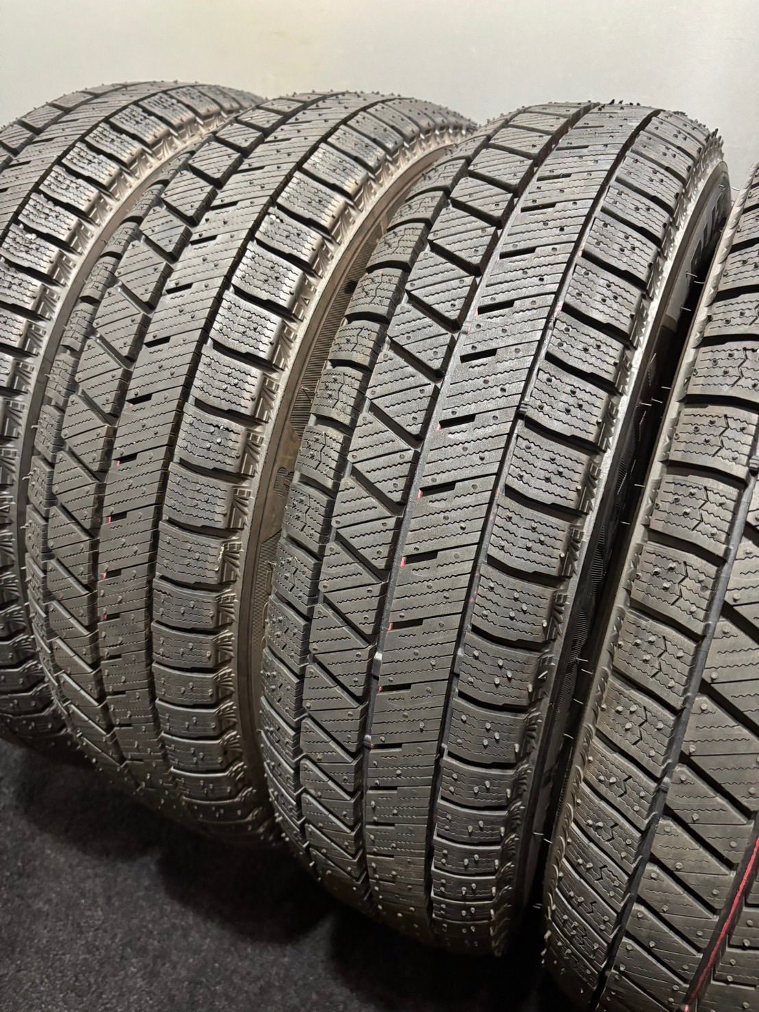 ★イボ付 155/70R13 BRIDGESTONE/VRX3 22年製 スタッドレス 4本 ブリヂストン ブリザック ミライース エブリィ エブリィワゴン (3-M617)