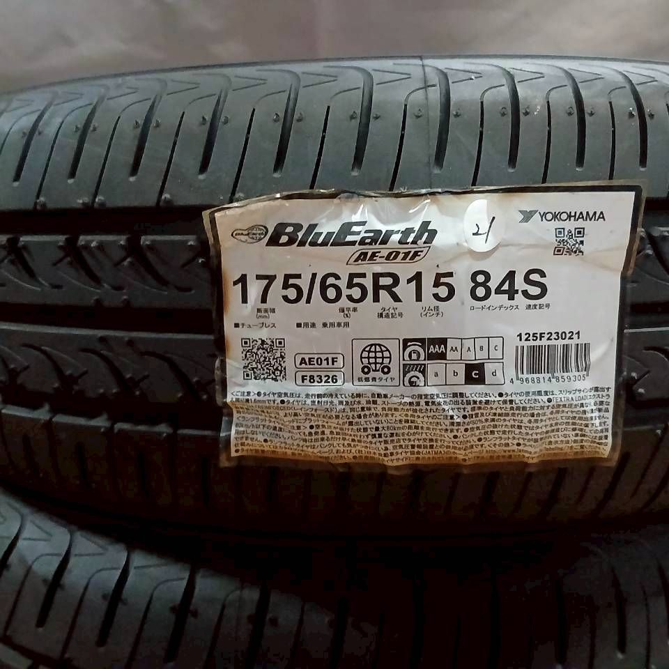 ﾖｺﾊﾏﾀｲﾔ ﾌﾞﾙｰｱｰｽAE01F 175/65R15 2021年製 4本ｾｯﾄ ☆オク019 - メルカリ