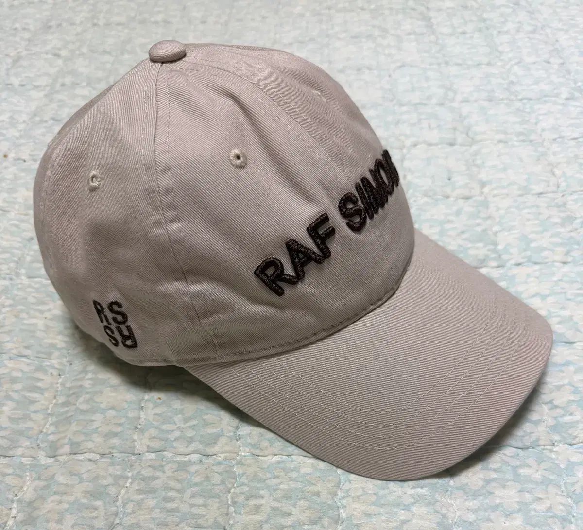 RAF SIMONS ラフ シモンズ ベースボールキャップ (アイボリー)