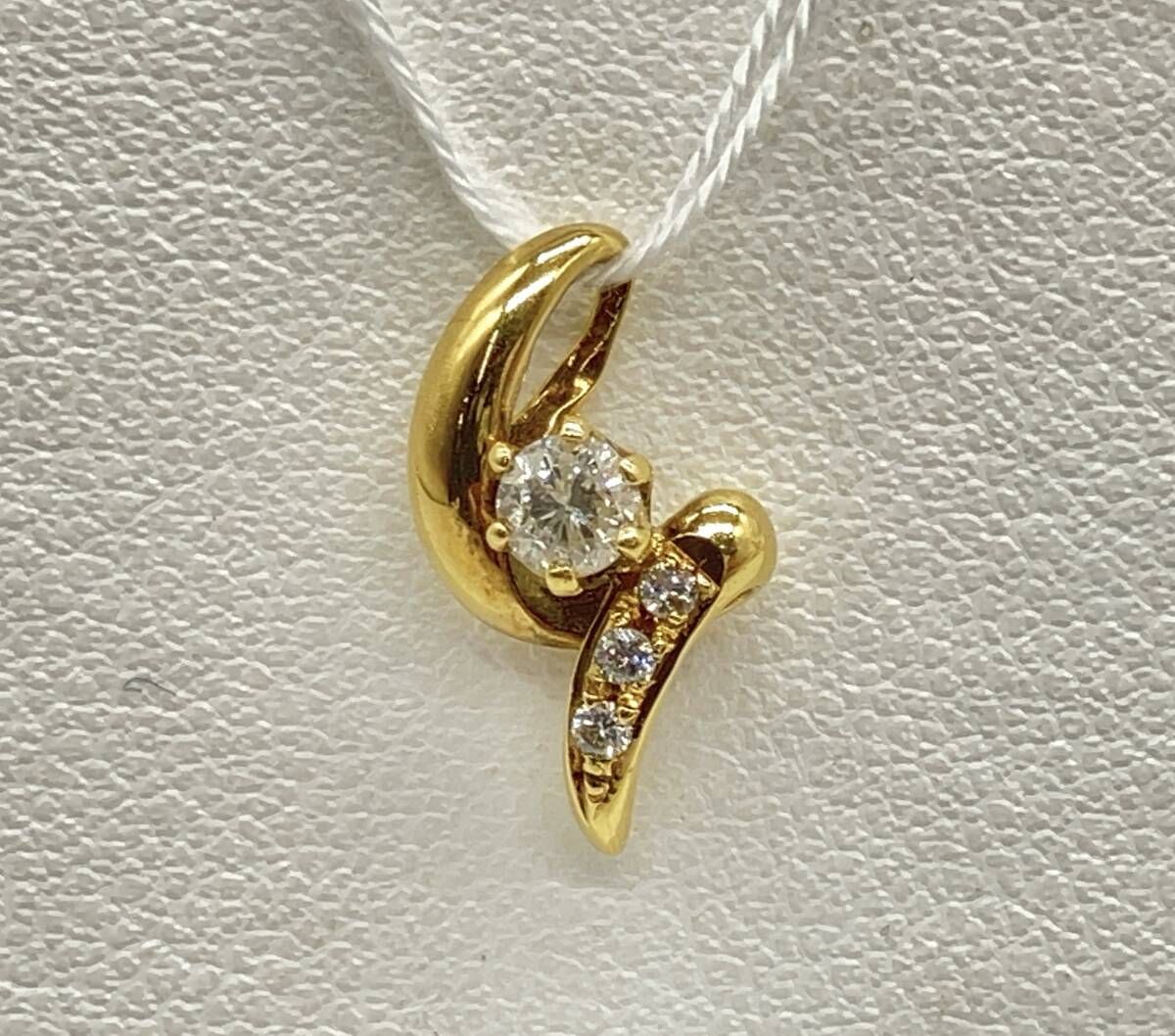 【美品・鑑別カード付属】K18 約1.2g 石付き 天然ダイヤモンド イエローゴールド D0.18ct 0.03ct トップ ペンダントトップ アクセサリー
