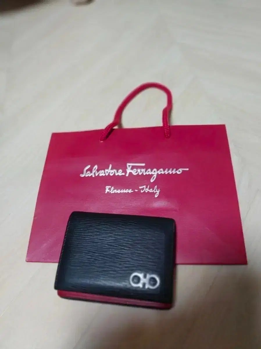 Salvatore Ferragamo 正規品 カードおよび名刺入れ