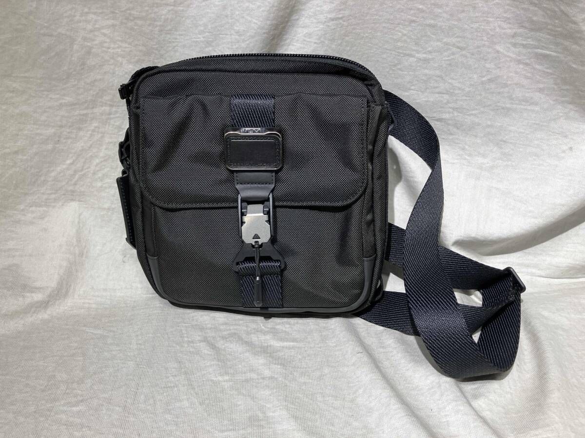 TUMI トゥミ ブラック ショルダーバッグ Alpha Bravo Junior Crossbody 15,185円