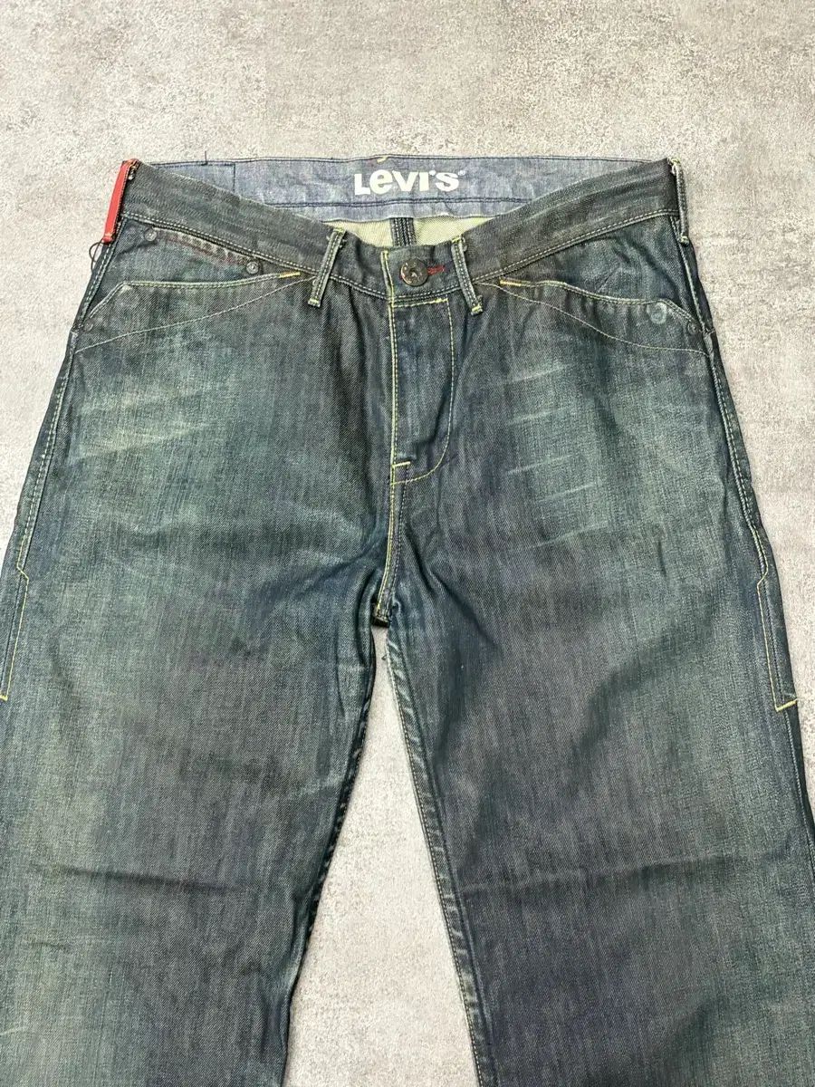 00s Levi
