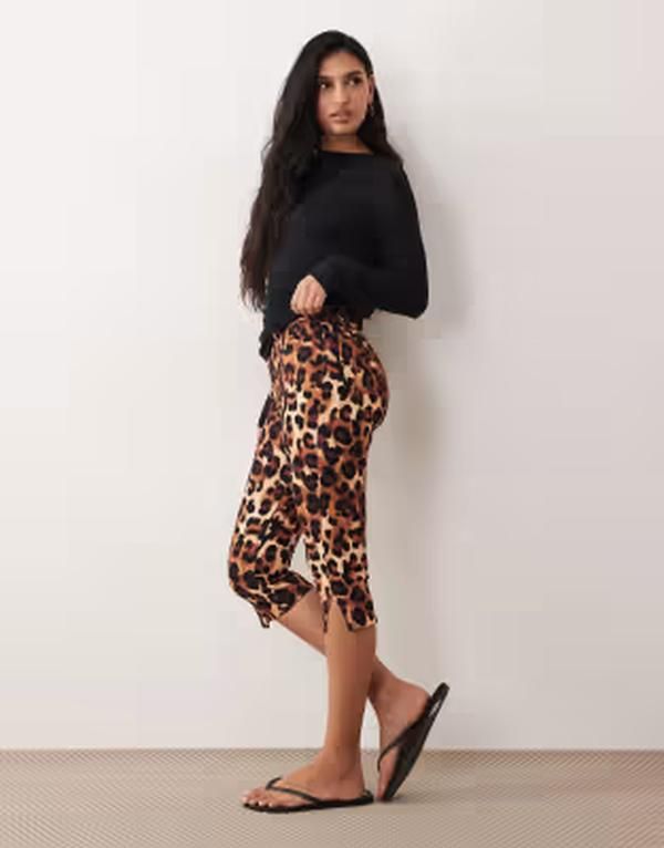 エイソス レディース ボトムス レギンス プリント パンツ デニム キャップ ASOS DESIGN clean denim capri pants in leopard print LEOPARD