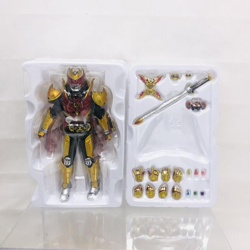 中古】開封)S.H.Figuarts (真骨彫製法) 仮面ライダーキバ エンペラー
