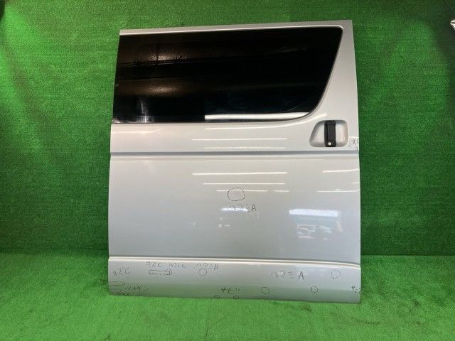 ハイエース KDH205V 右リアドア DX 4WD 3人 アサヒ M2H3 67003-26340 1E7
