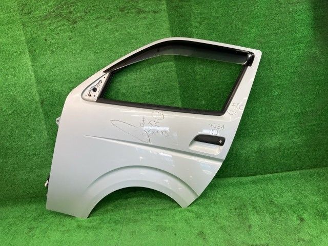 ハイエース KDH205V 左フロントドア DX 4WD 3人 アサヒ M2H3 67002-26290 1E7