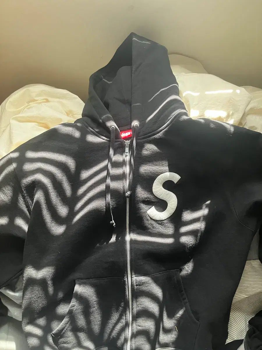 Supreme Sロゴ フーディー ジップアップ 26fw 出品