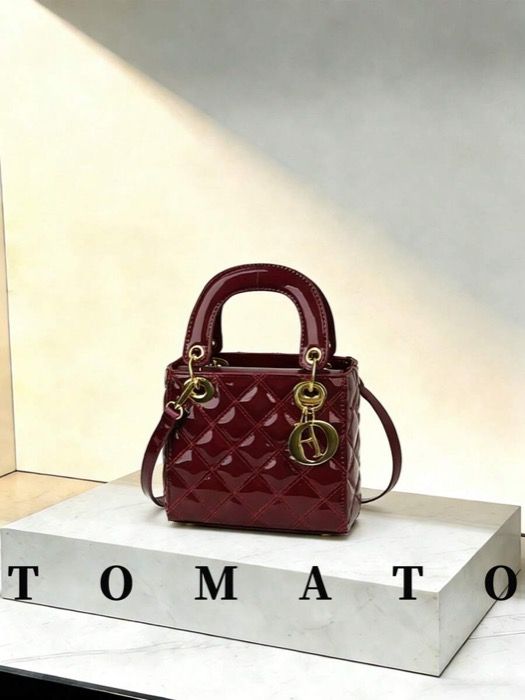 バッグ レディース ハンドバッグ ファッショナブルで多用途な女性用ハンドバッグ、無地の小さな四角いバッグ、PU レザーキルティング素材、ペンダント付き、ショルダーまたはクロスボディで持てる、若い女性の日常カジュアルユース - お出かけ、ショッピング、デー