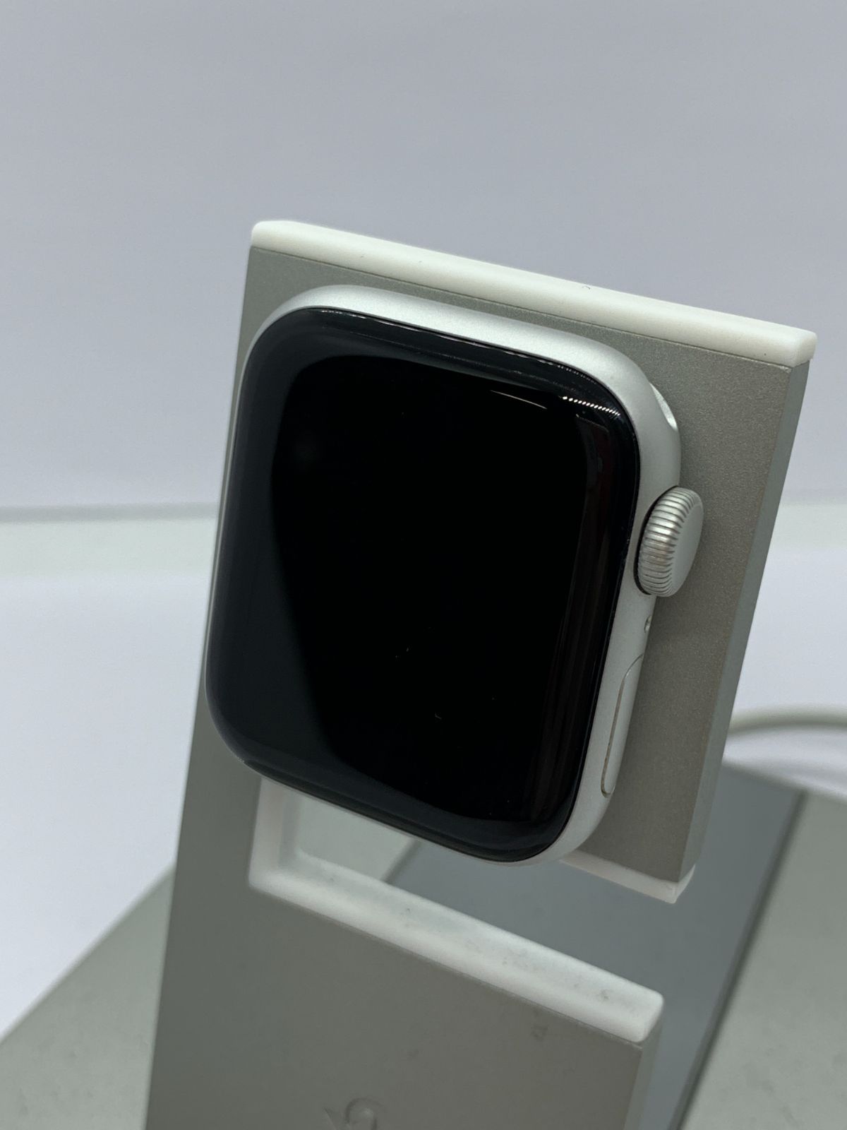 【中古・バッテリー劣化・画面キズ有】Apple Watch SE2 GPSモデル 40mm アルミケース［シルバー］