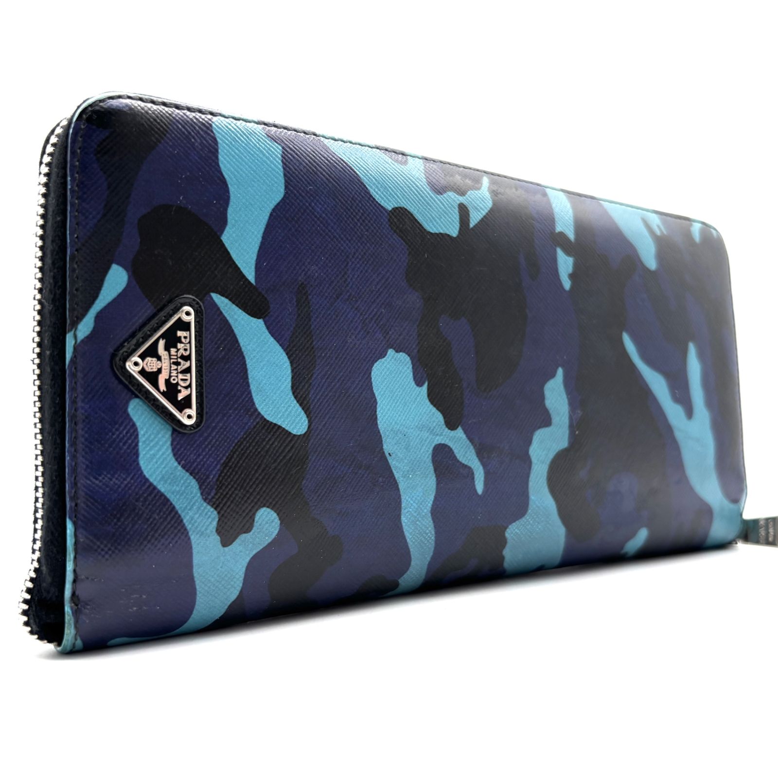 プラダ PRADA オーガナイザー トラベルウォレット 長財布 ラウンドファスナー カモフラ 迷彩 三角ロゴ プレート ネイビー ブルー レザー 夏休み 帰省 お盆 敬老の日 サマーギフト ご褒美