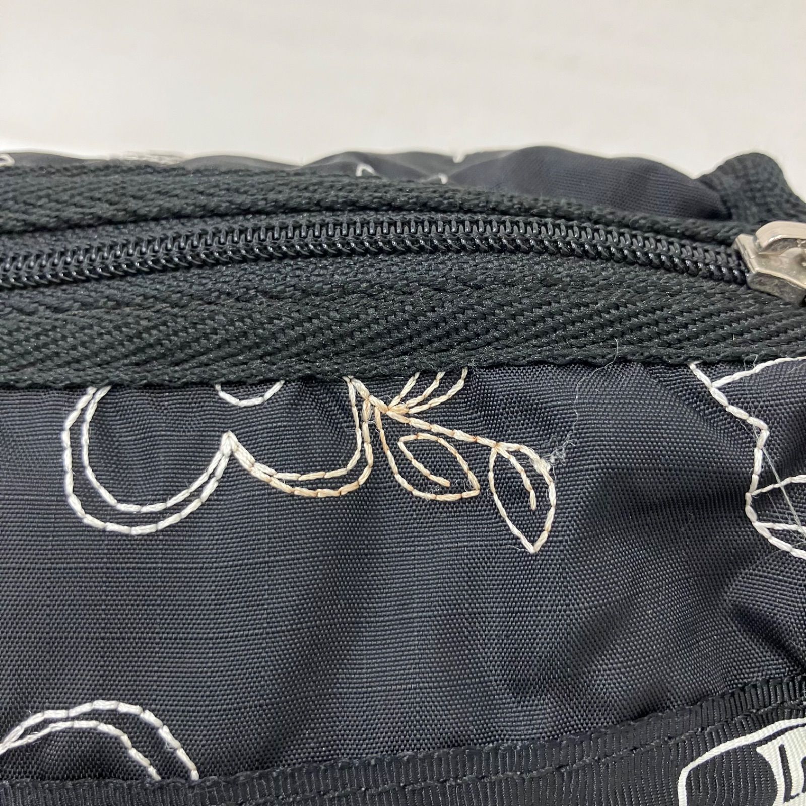 5329 LeSportsac レスポートサック ショルダーバッグ ブラック 黒 花柄