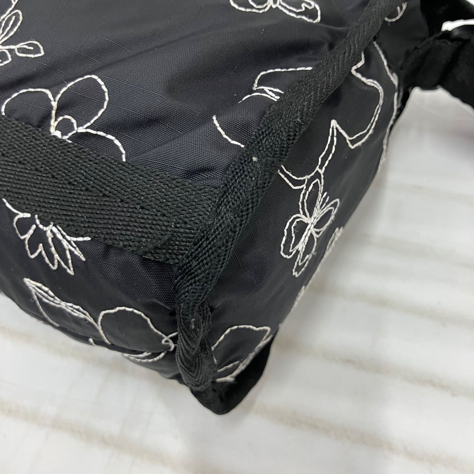 5329 LeSportsac レスポートサック ショルダーバッグ ブラック 黒 花柄