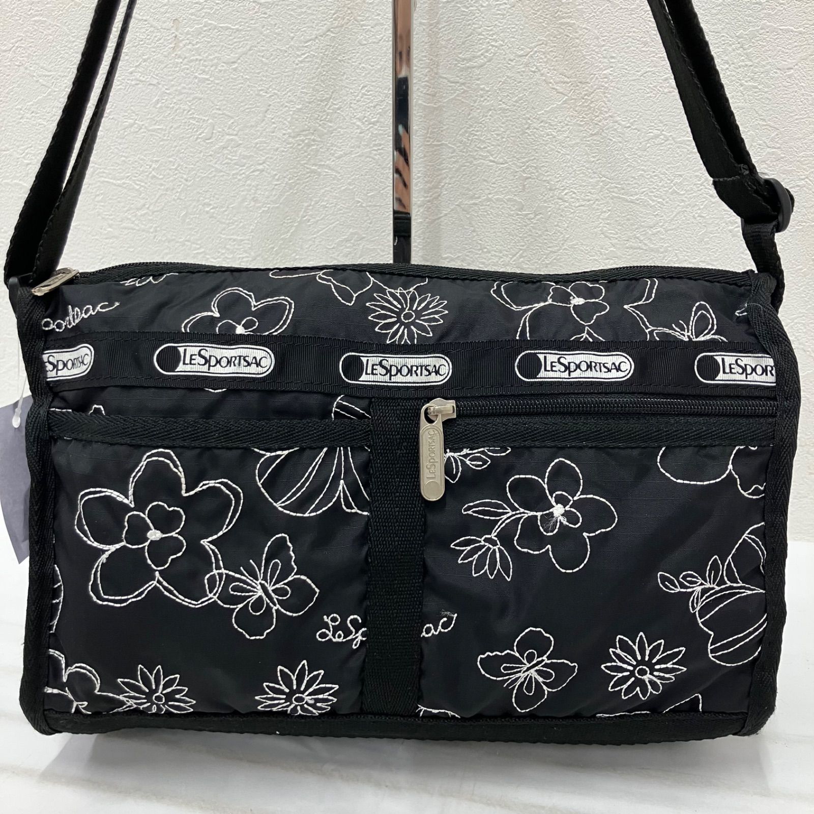5329 LeSportsac レスポートサック ショルダーバッグ ブラック 黒 花柄