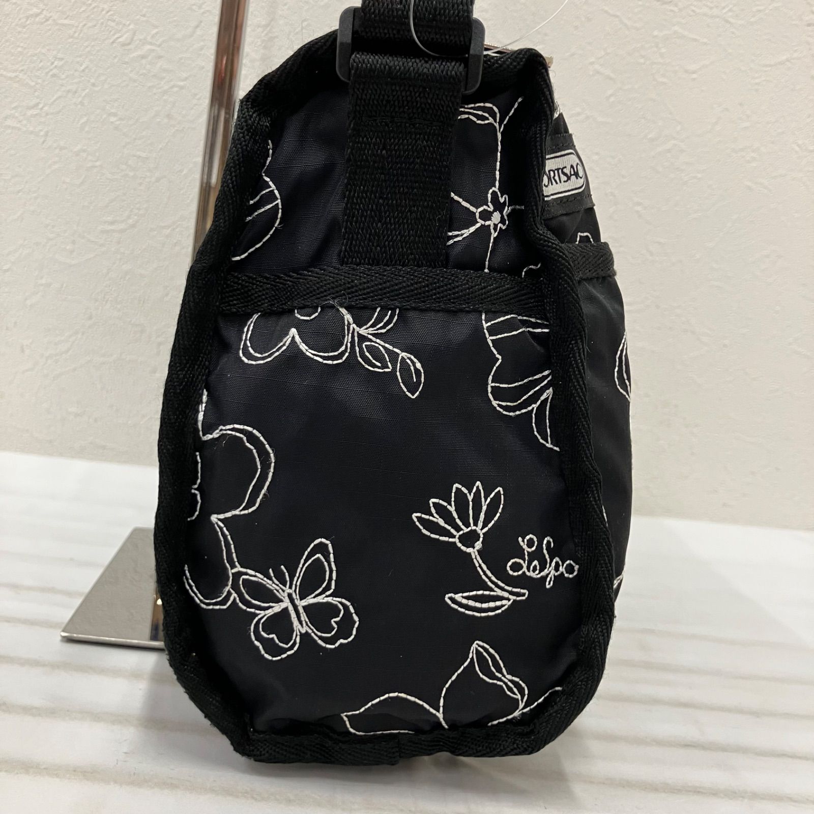 5329 LeSportsac レスポートサック ショルダーバッグ ブラック 黒 花柄