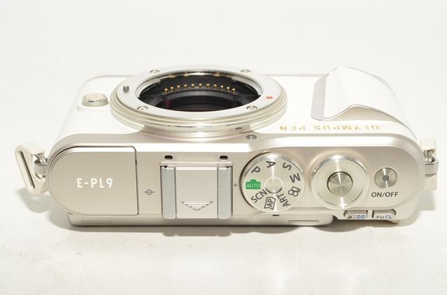 特上品】 OLYMPUS オリンパス PEN E-PL9 ボディー ホワイト ＃9285
