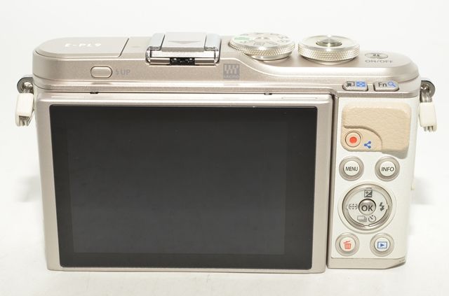 特上品】 OLYMPUS オリンパス PEN E-PL9 ボディー ホワイト ＃9285